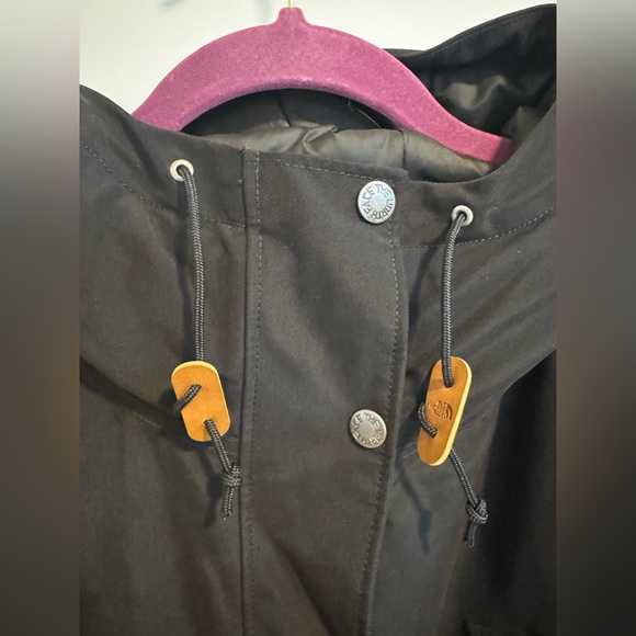 The North Face Women's Snow Down Waterproof Parka In Black - Picture 4 of 8